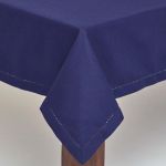 HOMESCAPES Nappe de Table carr&eacute;e, Linge de Table en Coton uni Bleu Marine - 137 x 137 cm