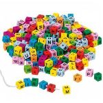 Goki 58908 - Cubes de lettres colorés à enfiler