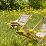 Bois Dessus Bois Dessous Lot de 2 transats en bois d'acacia FSC et textilène gris