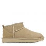 UGG pour femme. Bottines en cuir W Classic Ultra Mini sable UGG