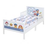 Roba Paw Patrol Lit Montessori 70 x 140 cm avec Barrières de Sécurité pour Enfant Jusqu'à 7 Ans + Sommier et Linge de Lit - Blanc/Motif Chiens Chase Marcus Ruben Stella