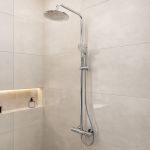 Aurlane Colonne de douche Thermostatique finition Chrome 133x26x52 cm - MOLLY CHROME