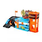 Mattel Disney · Pixar Cars Glow Racer, Coffret 3 Véhicules et Garage Phosphorescent Copper Canyon, Éléments Phosphorescents & Véhicules à l’échelle 1/55, HPX75