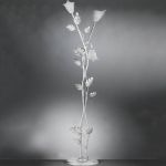 ONLI - Lampadaire 3 bras en métal blanc avec nuances argent. Abat-jours en verre blanc satiné