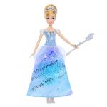 Mattel Disney Princess Poup&eacute;e Cendrillon et sa Robe Enchant&eacute;e, robe lumineuse avec effets sonores et activation par une baguette magique, inspir&eacute;e du film