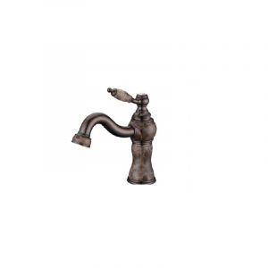 Robinet de lavabo au style antique dor&eacute;