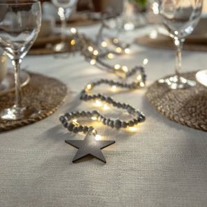 Guirlande lumineuse de Noël Star Trading Beady' avec perles en bois et étoile, piles + minuteur, blanc chaud, gris, l 150 cm