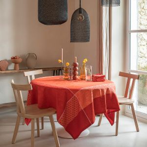 Le Jacquard Français Nappe enduite Voyage Iconique 100% coton Rouge - Couleur Rouge - Taille 175 x 175 cm