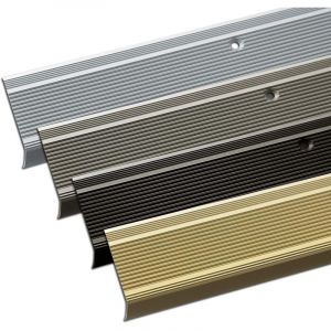 Profil&eacute;s de bord d'escaliers avec mat&eacute;riel de montage Integral K234 Forme: L 35 x 30 mm Longueur: 90 cm Pr&eacute;-perc&eacute; Argent