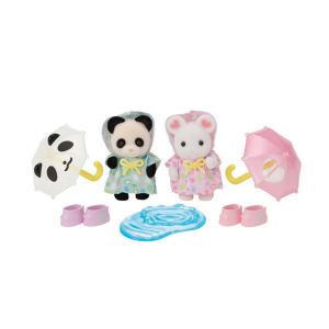 Epoch Le Duo des bébés en Habits de Pluie - 5748 - Figurines Prêt-à-Jouer - Mini Poupées