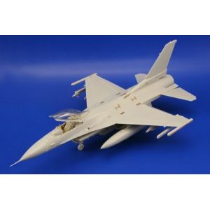 Image de Eduard MAQUETTE F 16CJ BLOCK50 FIGHT.TAMIY/48 49383