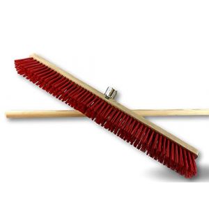 Kibros Balai d'atelier Type cantonnier | Lot de 6 | Piste Extérieur | Longueur 80 cm | Garnissage Brosse PVC Rouge | Semelle Bois | Douille métal boulonnée Ø 28 mm | avec Manche | 2380BMx6