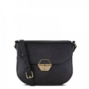 Image de Lancaster <p>Petit sac trotteur Delphino en cuir. <br />Une nouvelle ligne de chez, "Delphino" qui se démarque par un fermoir doré hexagonal. <br />Ce petit trotteur vous accompagnera de jour comme de nuit ! <br />Il contient une poche plate et