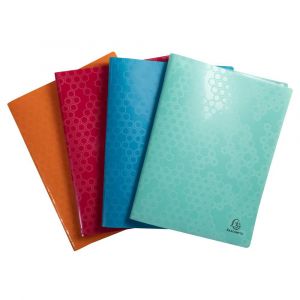 Exacompta R&eacute;f. 88730E - 1 Prot&egrave;ge-documents Ma&iuml;a - 30 pochettes cristal lisse - 60 vues - pour A4 - dim 24 x 32 cm - couverture en polypro recycl&eacute; semi-rigide - effet nacr&eacute; - 4 couleurs al&eacute;atoires