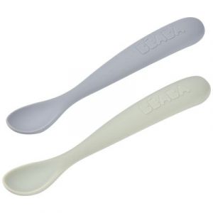 Beaba Lot de 2 Cuillères en Silicone Bébé/Enfant 1er Âge - Dès 4 mois, Souple - Bout arrondi - Manche long et Ergonomique, Boite de transport - Finition Anti Poussière - Galet/Vert de gris