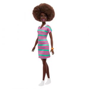 Mattel Poup&eacute;e Fashionistas Robe &agrave; Col &agrave; Rayures roses et vertes avec cheveux noirs boucl&eacute;s et accessoires comme une montre orange et des baskets blanches, JJN60