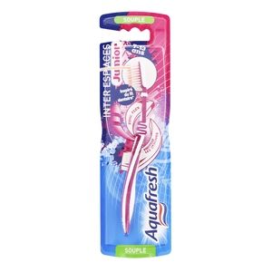 Aquafresh Brosse &agrave; dents souple inter espaces, inspir&eacute; du fil dentaire.