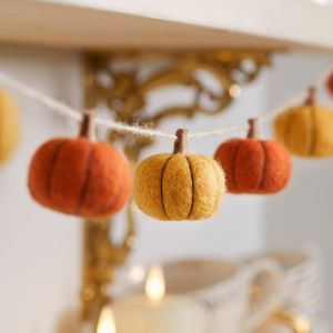 Lights4Fun Guirlande Automnale d'1,30 m Citrouilles en Feutre