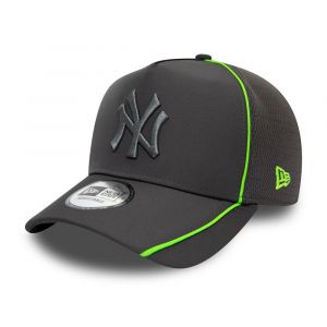 New era Casquette FEATHER PIPE TRUCKER NEW YORK YANKEES - R&eacute;f. 60141755. Couleur : Noir, Vert. D&eacute;tails. - Visi&egrave;re courb&eacute;e. - Logo