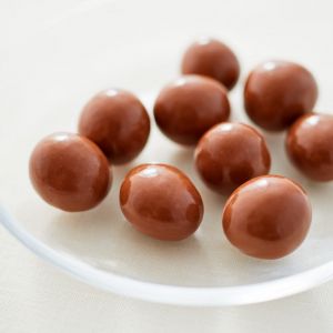 Frambroises enrob&eacute;es de chocolat au lait