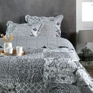 LOVELY CASA Couvre lit boutis r&eacute;versible 240x220 avec 2 taies OTAVIA