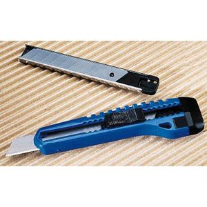 Safetool Cutter plastique grand modèle avec 6 lames de recharge (lame 18 mm)