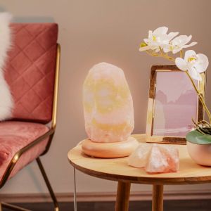 Lampe à poser 'Harmony' en pierre pour salon & salle à manger - rougeâtre translucide, bois clair