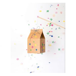 Folia 95301-Lanterne Milky Way, env. 11 x 19,5 x 11 cm-Kit de Bricolage Lanterne Personnalisable en Brique de Lait avec étoiles, avec lumière LED, 2 Piles et Patch adhésif, Paper, Multicolour, Set