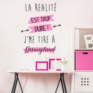 Stickers citation la realité est trop dure