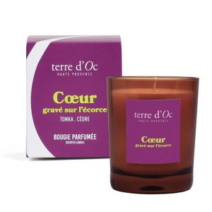 Terre d'Oc Cœur gravé sur l'écorce bougie parfumée cèdre tonka 180 g