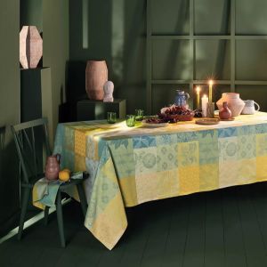 Image de Garnier Thiebaut Nappe carrée enduit imperméable pur coton jaune 175x175 cm