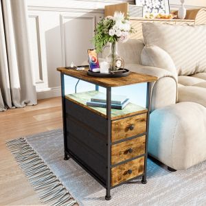Table d'Appoint, Bout de Canape avec CA et Ports USB à l'Intérieur, LED, Table d'Appoint Canapé avec 3 Tiroirs de Rangement en Tissu, pour Salon,