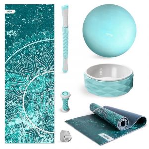 Image de Kit de 6 accessoires KITWELL-600 bleu pour yoga et pilates. Enseble d'articles qui comprend tapis ethnique, wheel yoga, rouleau de massage, ballon