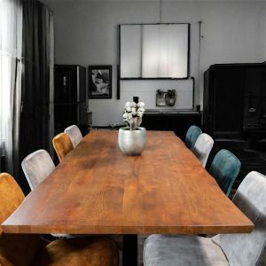 Table à manger en bois de chêne bordures naturelles 240 cm OKA