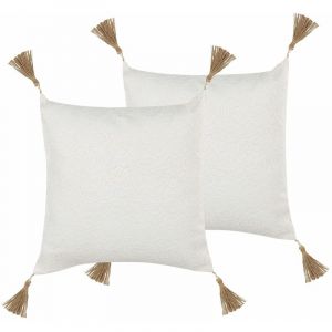 Beliani Lot de 2 coussins décoratifs beiges à pompons 45 x 45 cm AZALEA