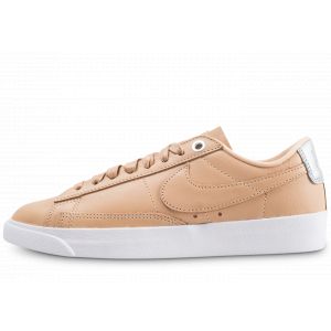 Image de Nike Chaussure de Basket-ball Chaussure Blazer Premium Low QS pour Femme - Marron Taille 39