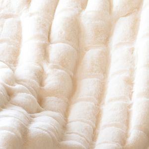 Tissu fausse fourrure extra doux effet matelassé écru - Mondial Tissus