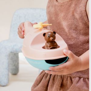 L'hélicoptère de bain petit ours brun made in france en matière recyclée, pêche