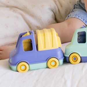 Le camion poubelle de mr renard, made in france en matière recyclée, bleu