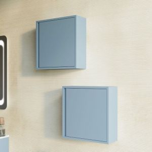 Kiamami Valentina UNIT&Eacute; MURALE CUBIQUE DE 39 CM POUR SALLE DE BAINS AVEC PORTE BLEU CLAIR MAT | MONACO