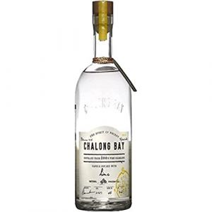 Image de CHALONG BAY - Infuse Lime - Boisson spiritueuse à base de rhum - 40% Alcool - Origine : ThaÏlande - Bouteille 70 cl