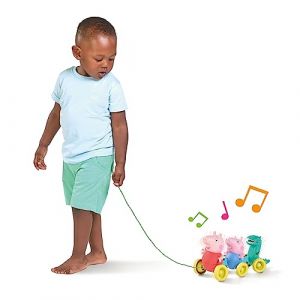 Tomy Toomies Promenade avec Peppa (E73527) - Jouer &agrave; Tirer Peppa Pig, George et Dinosaure - Jouet &agrave; Tirer pour b&eacute;b&eacute; Qui apprend &agrave; Marcher - Jouet Musical Peppa Pig - Jouet b&eacute;b&eacute; 18 Mois