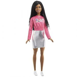 Mattel Poupée « Brooklyn » Roberts avec Cheveux Tressés, T-Shirt Rose NYC, Jupe Métallisée et Chaussures, Jouet Enfant, De 3 à 7 ans, HGT14