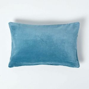 HOMESCAPES Housse de Coussin en Velours rectangulaire 100% Coton uni Bleu, 30 x 50 cm