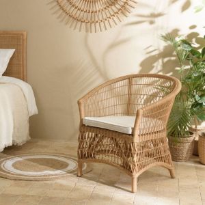 Macabane KALLY - Fauteuil en rotin naturel avec coussin d'assise blanc