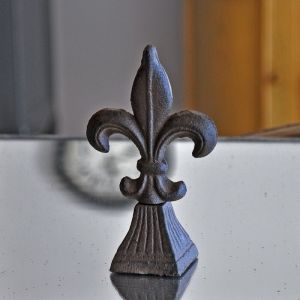 La Grande Prairie Fleurs de Lys en Fonte 7x4x12 cm