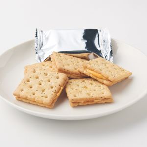 Biscuit sandwich &agrave; la cr&egrave;me au fromage