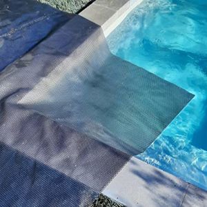 Couverture Solaire Piscine Gris Silver - Rectangle - 4 x 2 m - 350 Microns - &OElig;illets offerts - Recoupable - Gris
