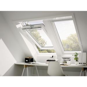 Image de Velux Fenêtre de toit à rotation Confort Whitefinish - bois peint en blanc L. 134 x H. 140 cm (GGL 2076 UK08)