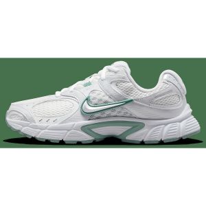 Nike Baskets femme V5 RNR